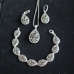 Elegant Sterling Silver And Onyx Jewelry Set